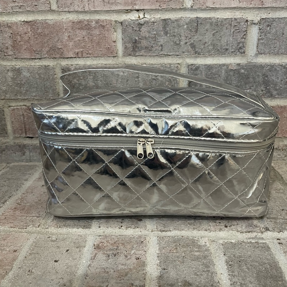 Elegant Silver Cosmetic Case for Beauty Essentials